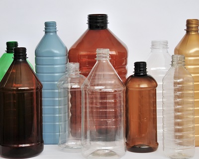 пластиковые бутылки на огороде