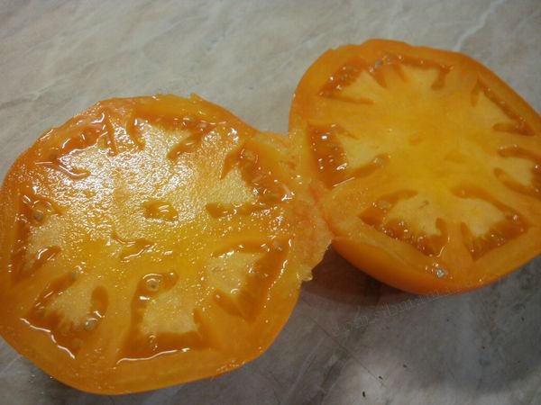 Сорт желтых помидор «Хурма»