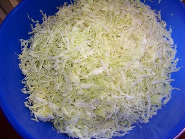 Салат из огурцов и капусты на зиму