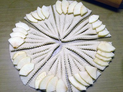 Булочки из творожного теста с яблоками
