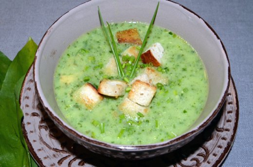 Картофельный суп со щавелем и черемшой