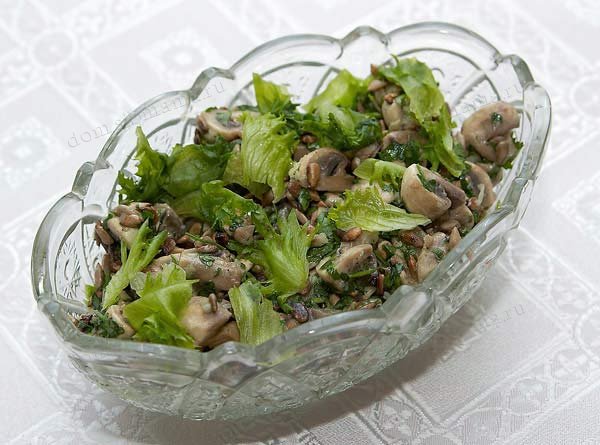 Салат из шампиньонов с семечками
