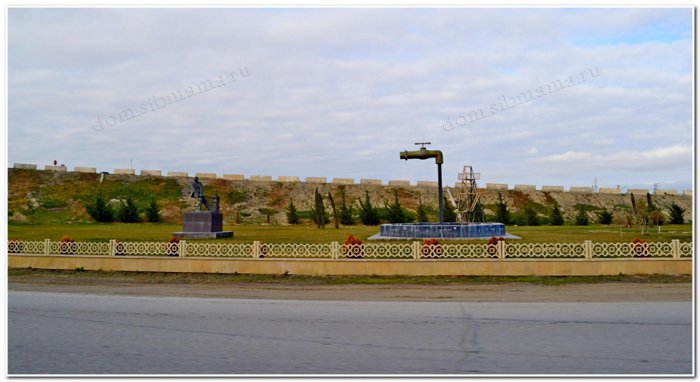 Скульптура льющейся нефти Азербайджан