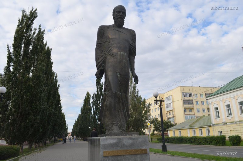 памятник Достоевскому Омск