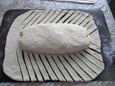 Сырный пирог-плетенка на холодной пшеничной закваске