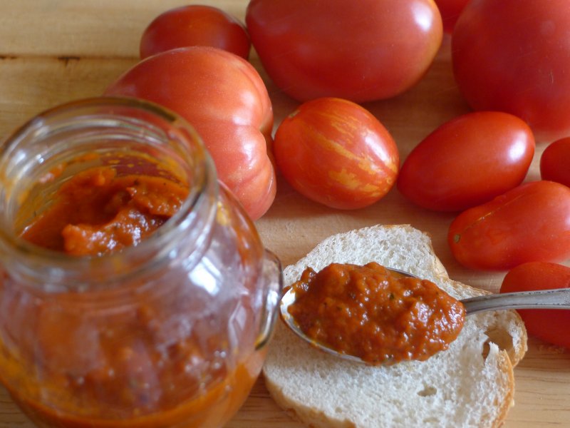 Густой пикантный соус из помидоров