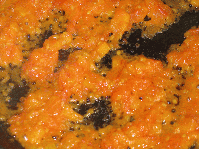 Тефтельки в пикантном томатном соусе