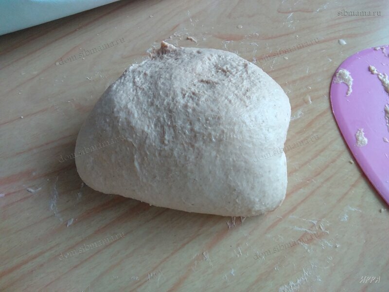 Томатный хлеб на ржаной закваске