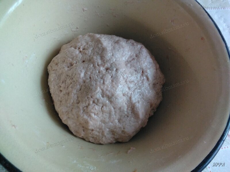 Томатный хлеб на ржаной закваске