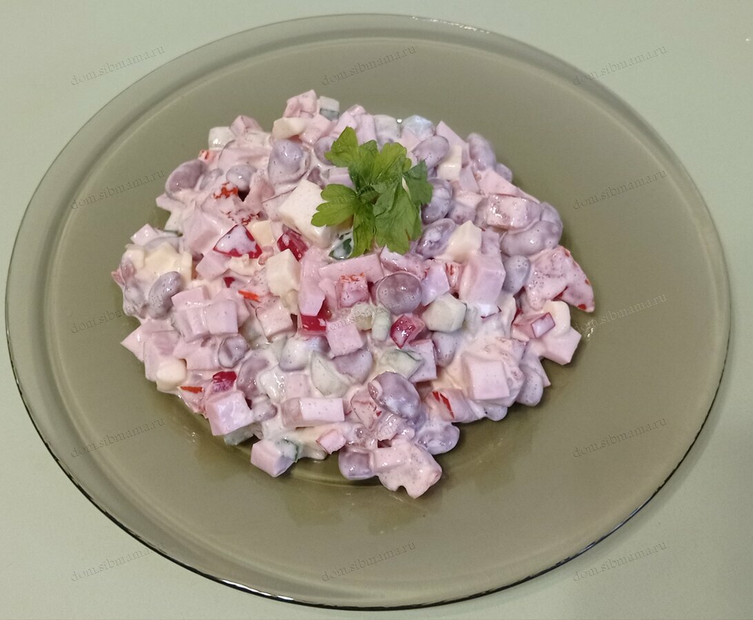 Салат с фасолью, овощами, ветчиной и сыром - Салаты