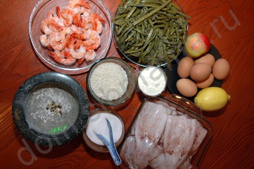 Кальмар фаршированный рисом, папоротником и креветками
