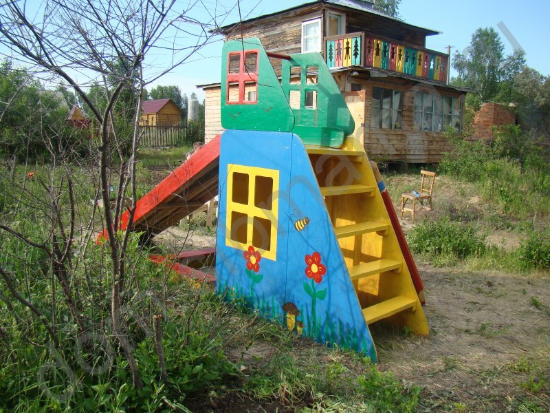 Дети на даче, домик для детей на даче, горка для детей на даче, детская площадка своими руками на даче.