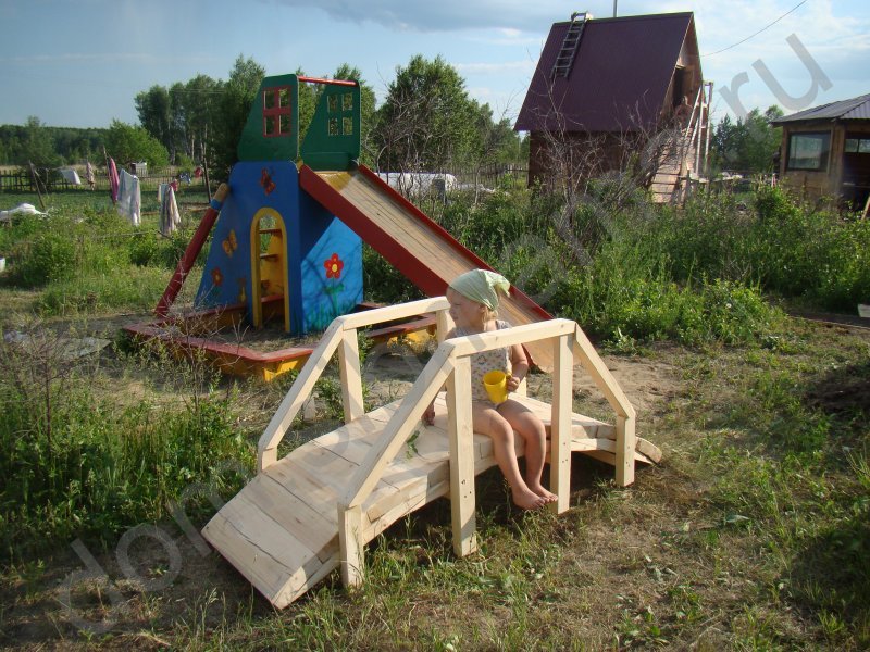 Дети на даче, домик для детей на даче, горка для детей на даче, детская площадка своими руками на даче.