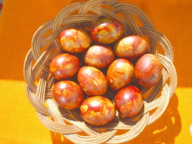 Как правильно красить яйца, окрашивание пасхальных яиц, как покрасить яйца на пасху, цвет яиц на пасху