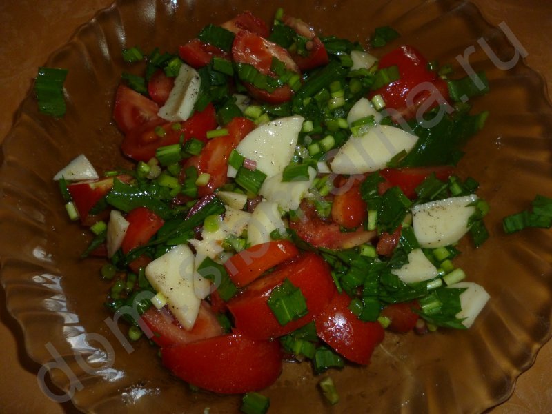  Салат с черемшой, помидорами и сыром Моцарелла 