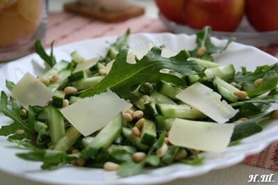 Витаминные салаты со свежей зеленью