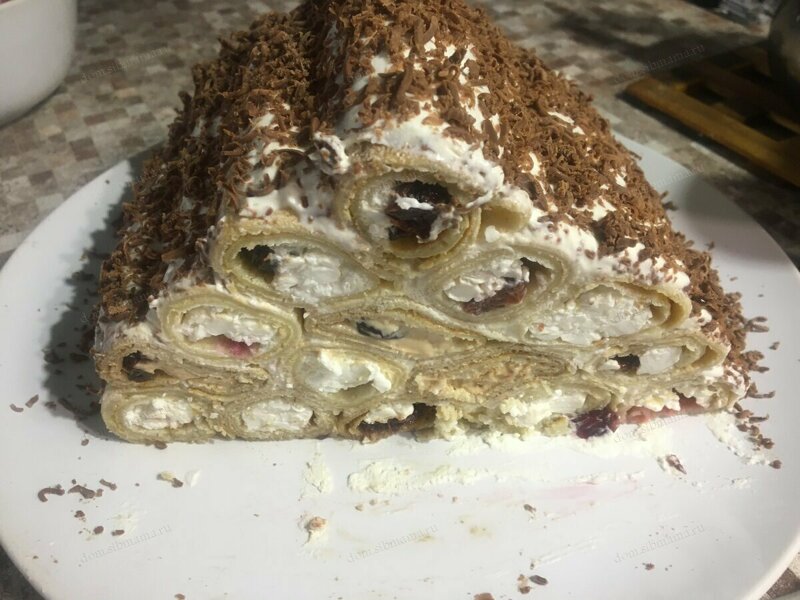 Блинчатый торт Монастырская изба с творогом, вишней  и со сметанной заливкой